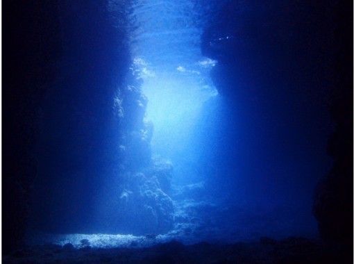 【 沖縄 ·中部】藍洞體驗深潛 ☆獨家指導持有包機·帶照片禮品！の画像