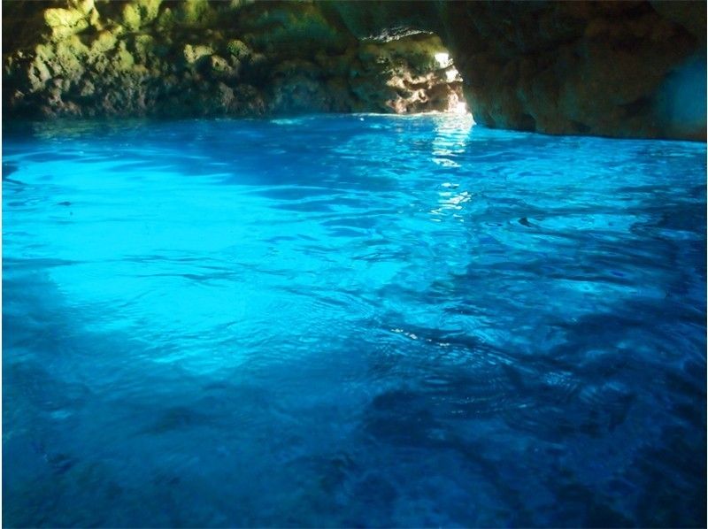 【 Okinawa · Chubu】 Blue cave experience Snorkeling ☆ Exclusive guide holding charter · With photo gifts!の紹介画像