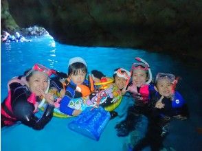 [Exclusive reservation for one group] Free for ages 3 and under! Blue Cave snorkeling {Ages 2 to 70 accepted} Free photography! Feeding experience included!