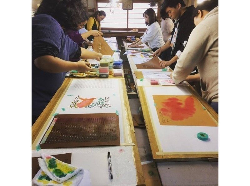 【京都・山田】友禅工場で型染め体験-小さいハンカチコース。様々な型で世界で一つの作品を作りましょう