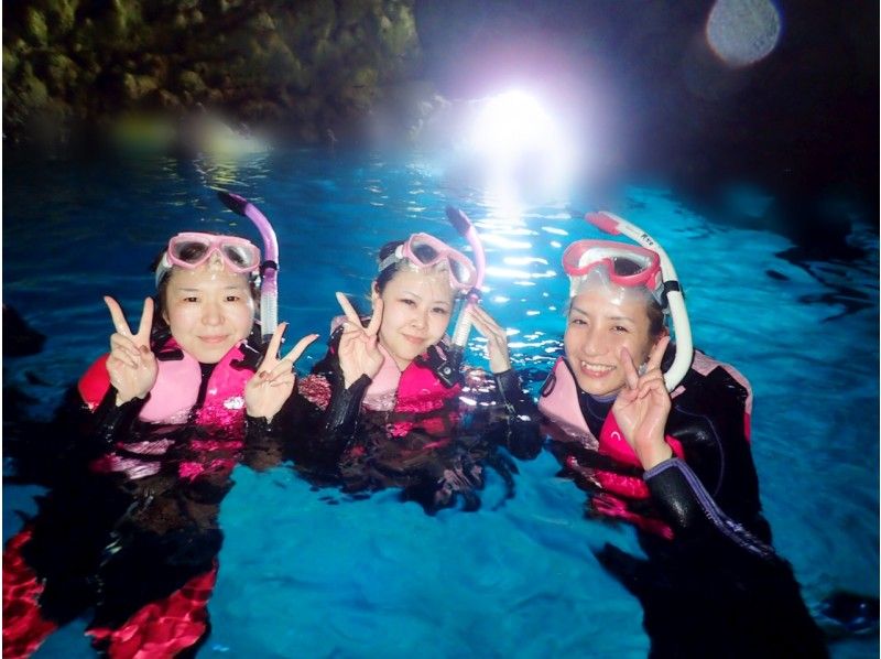 《写真撮影100枚保証‼︎》青の洞窟シュノーケル★1組貸し切り★写真撮影無料！その場でデータ転送！