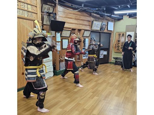 [Osaka, Kyobashi] Japanese sword test cutting experience! Experience the feeling of being a samurai through real martial arts and Japanese culture (Armored warrior/military commander course)の画像