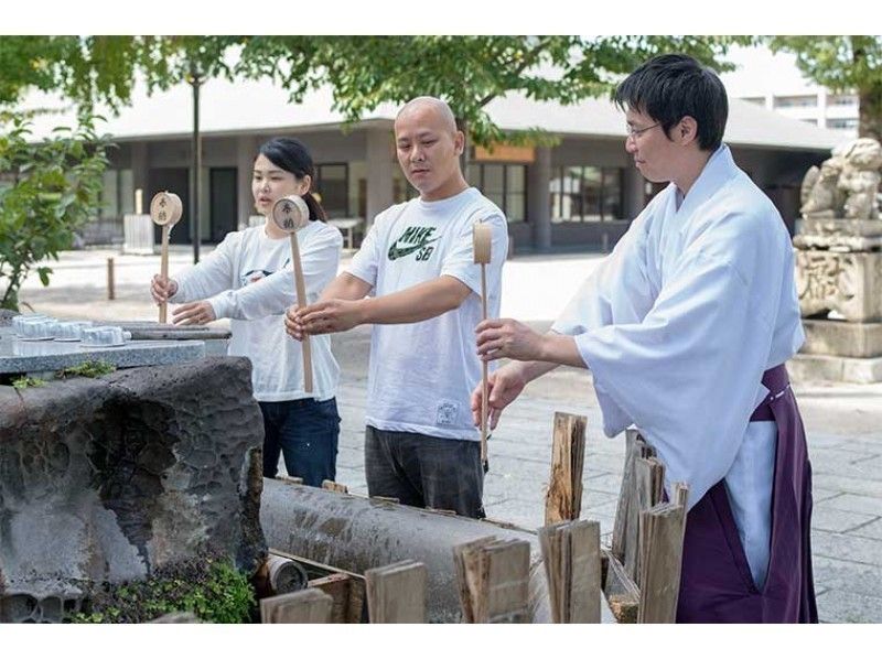 第17代宮司と一緒に神社フルコース （解説・参拝・おみくじ・絵馬・御朱印帳作り）