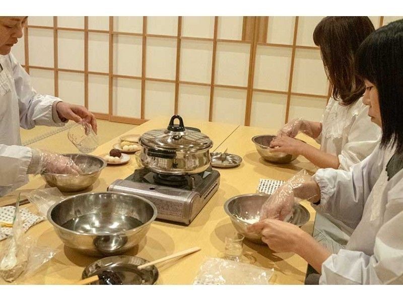 オーガニックスイーツ講師が教えます。  割烹着を着てお寺の茶室で和菓子作り