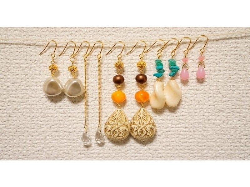 【大阪・北区】豊富に用意した中から選ぶ、オリジナルのピアスorイヤリング手作り体験【24858】