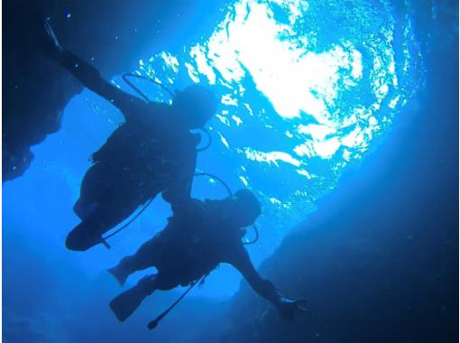 Same-day reservations welcome ☆ Private Blue Cave Experience Diving for 1 group [Onna Village, Okinawa Prefecture] Super Summer Sale 2024! Come empty-handed ☆ Free GoPro photo and feeding!の画像