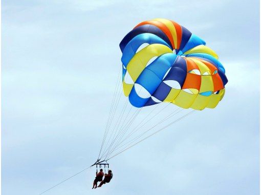 Onna Village West Coast Parasailing & Okinawa Blue Cave Boat Diving Experience Setの画像