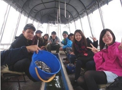 [Yamanashi / Lake Yamanaka] Winter tradition! Smelt fishing small dome (2 to 10 people)! Corona is also safe with a chartered ship! Unlimited time charter plan Shizuyamaso boatの画像