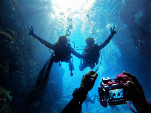 【沖縄県恩納村】青の洞窟へ行く体験ダイビング＆クリアカヤックボートコースセット！Gopro無料レンタル付＆豪華8大特典付の画像