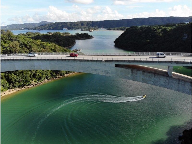 【沖縄・北部】抜群のロケーション♪完全貸切ボートで羽地内海を巡るクルージングツアー!!