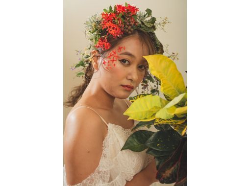 [Okinawa / Chubu] Impressive experience! "Ryukyu Flower Hair Arrangement & Pro Shot Shooting" full of originality Photographs will be sent on the line!の画像