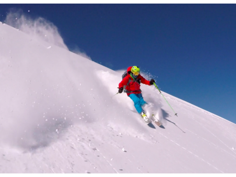 [Akita, Daisen] Enjoy the ultimate "Backcountry skiing & drone photography tour", one of the finest powder skis in Japan!の紹介画像