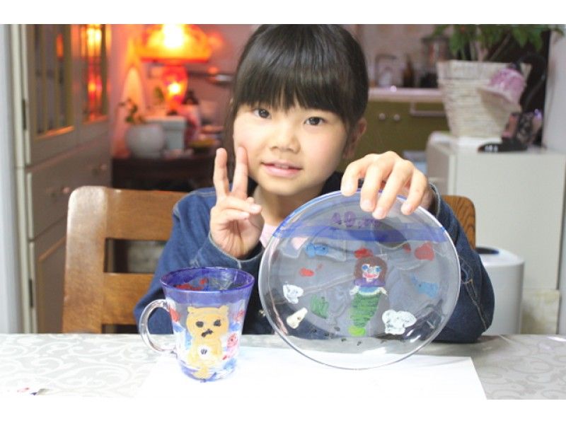 [神奈川-橫濱]在杯子或盤子上自由繪製！玻璃畫體驗！の紹介画像