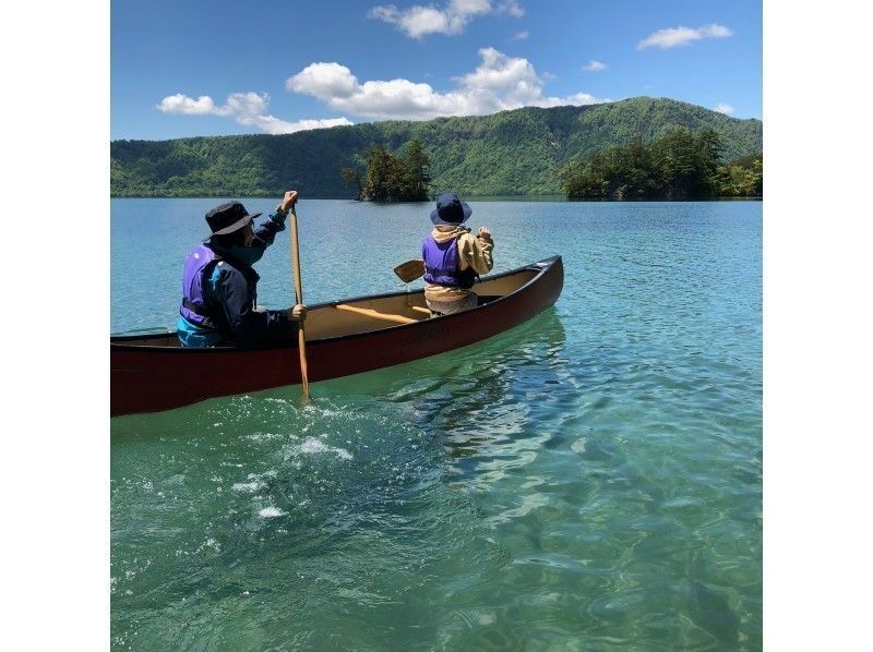 青森 十和田湖 綺麗な湖を漕ぎ進むカナディアンカヌーツアー チョコケーキと紅茶つき アクティビティジャパン