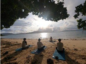 [Ishigaki Island] Beach morning yoga experience! Relax in nature while watching the sunrise! Small group herbal tea included★Beginners welcome