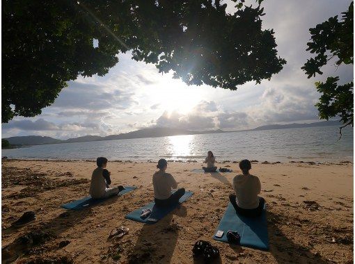 [Ishigaki Island] Beach morning yoga experience! Relax in nature while watching the sunrise! Small group herbal tea included★Beginners welcomeの画像