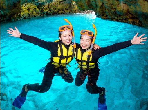 【沖縄県恩納村】青の洞窟に行くシュノーケリング＆クリアカヤックボートセットの画像