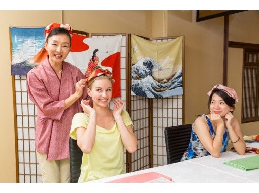 [Tokyo・Near Tokyo Tower] Traditional Origami & Furoshiki Cloth Wrapping Experienceの画像