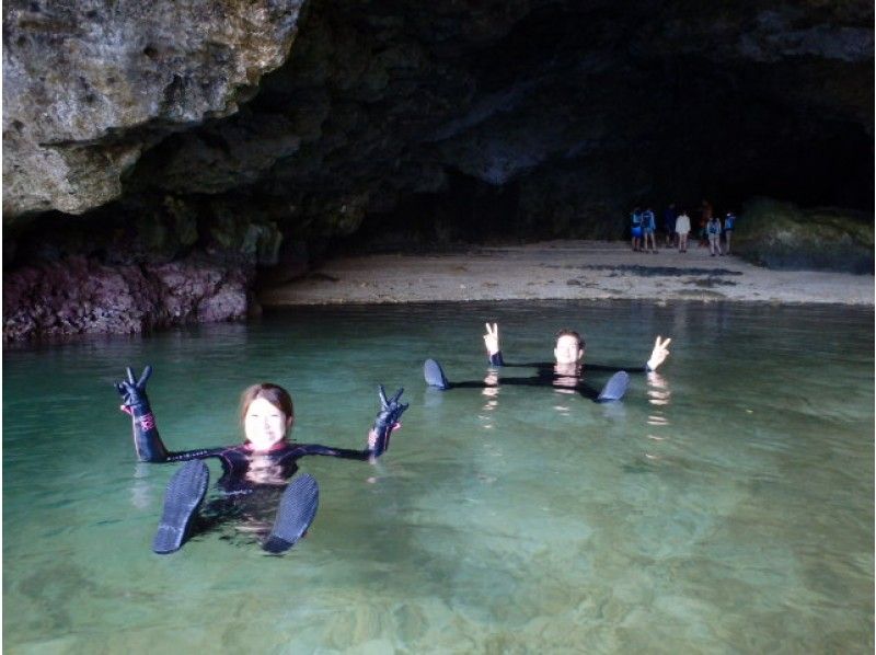 【沖縄県・石垣市】探検隊気分も味わえる!石垣島青の洞窟シュノーケリングツアー半日コース
