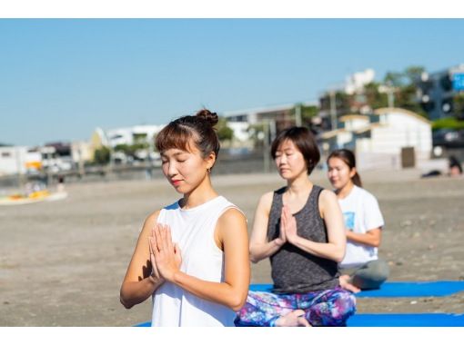 [Shonan, Zushi, Beach Yoga] Held twice a day! 60-minute yoga lesson that even beginners can enjoy ★ Free yoga mat, photo data giftの画像