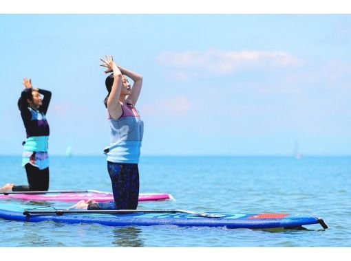 [Shonan/Zushi/SUP Yoga] Beginners welcome! Experience SUP yoga at a facility fully equipped with amenities and bath towels★Photo data giftの画像