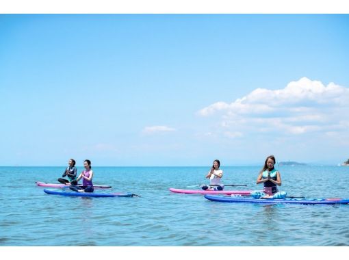 [Shonan/Zushi/SUP Yoga] Beginners welcome! Experience SUP yoga at a facility fully equipped with amenities and bath towels★Photo data giftの画像