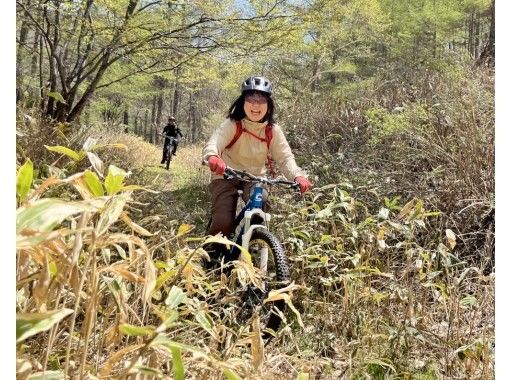 Almost no climbing!! Course within 2 hours Go into the real forest!! Mountain biking experience for families, couples, friends, etc.の画像