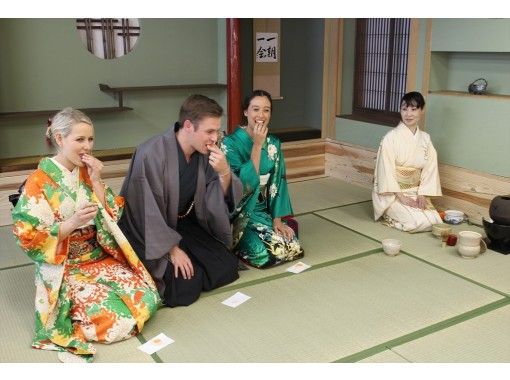 [Tokyo / Minato-ku] Traditional kimono Rental and tea ceremony experience with children in English! Near Tokyo Tower! (ETR011)の画像