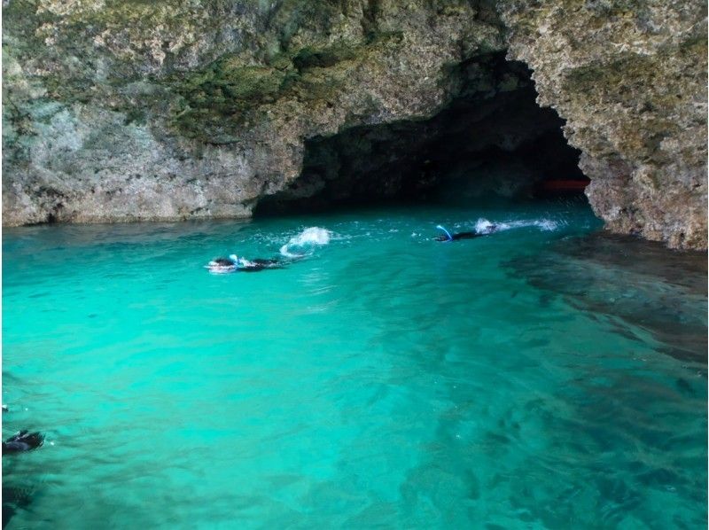 【沖縄・石垣島】八重山2大スポットを両方体験★青の洞窟&幻の島上陸作戦!1日シュノーケリングコース