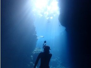 【沖縄・恩納村】青の洞窟体験ダイビング！気分はマーメイド♪ ☆の画像