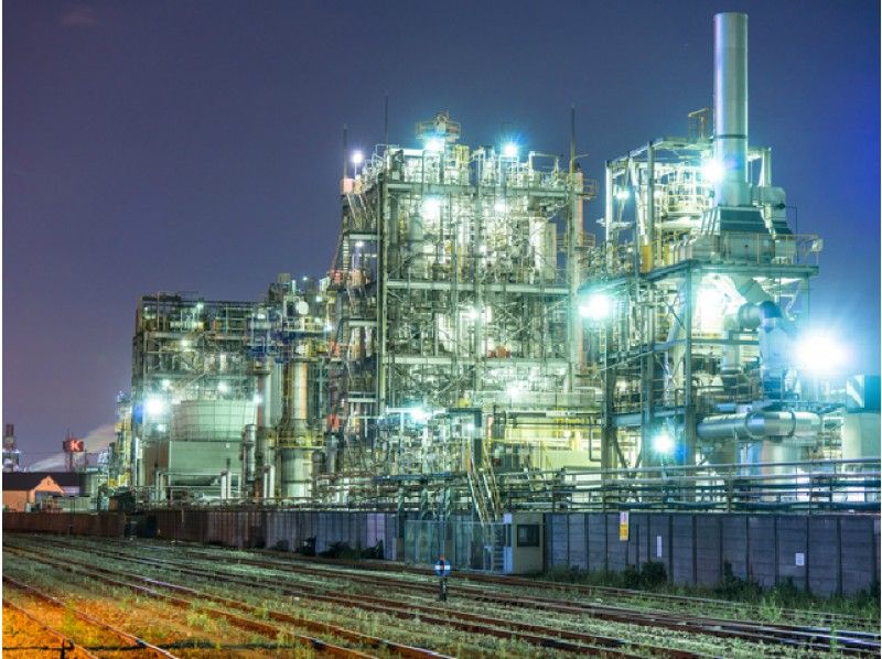 【GW企画!】夜の工場地帯をめぐる幻想的な工場夜景鑑賞バスツアー~人形町今半の弁当付~【14124】