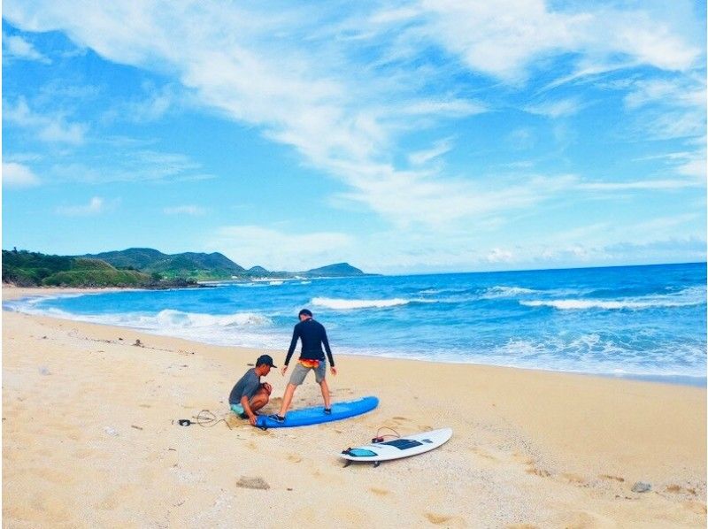 奄美大島で素敵なヨガサーファーになろ ビーチヨガ 体験サーフィン 初心者の方や男性も大歓迎です Gopro写真無料プレゼント アクティビティジャパン