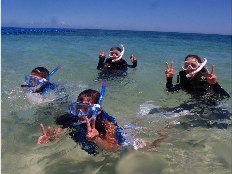 "Spring sale underway" [Okinawa/Motobu/Nakijin] Beach snorkeling course limited to 1 group in the morning and 1 group in the afternoon Photo shoot giftの紹介画像