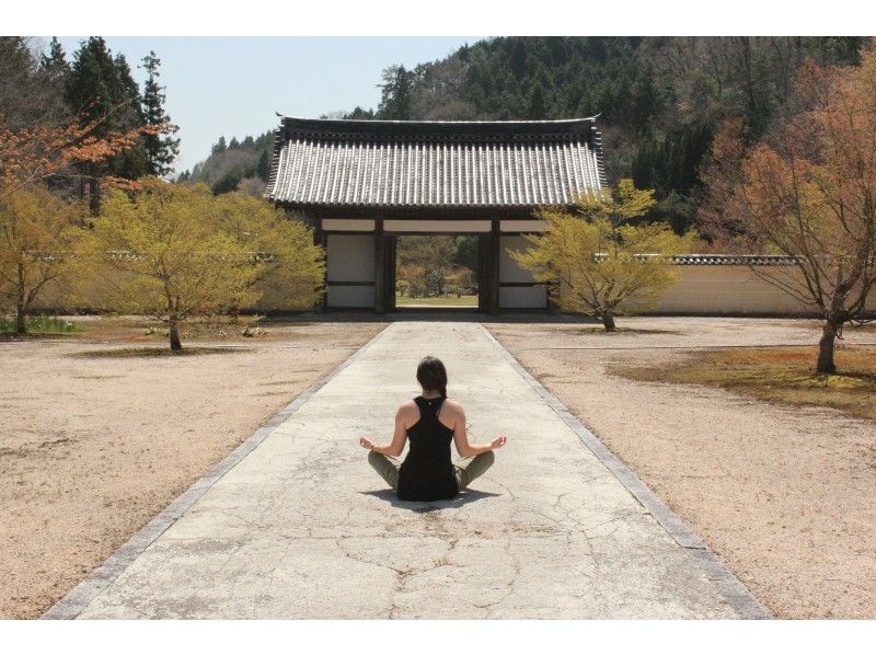 【広島・神石高原】自然に囲まれたお寺で、写経・碾き茶(抹茶)・瞑想体験