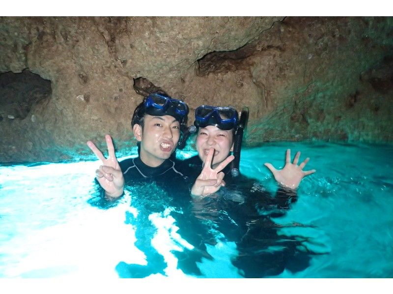 ★ Hotel pick-up included ★ [Okinawa ・ Onna village] Blue cave snorkel experience ★ Photography & feeding experience tourの紹介画像
