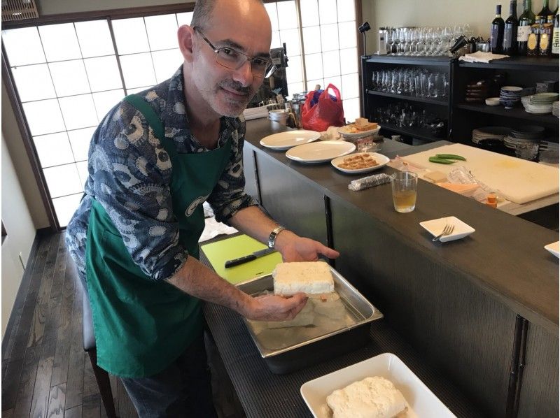 [Tokyo ・ Taito Ward] Basic of Japanese food! Japanese food culture experience of "tofu making and soy dishes"の紹介画像