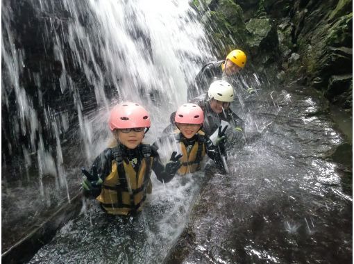 [Private tour for one group] Jurassic World Jungle Adventure (for elementary school students) ★Photos and videos included★の画像