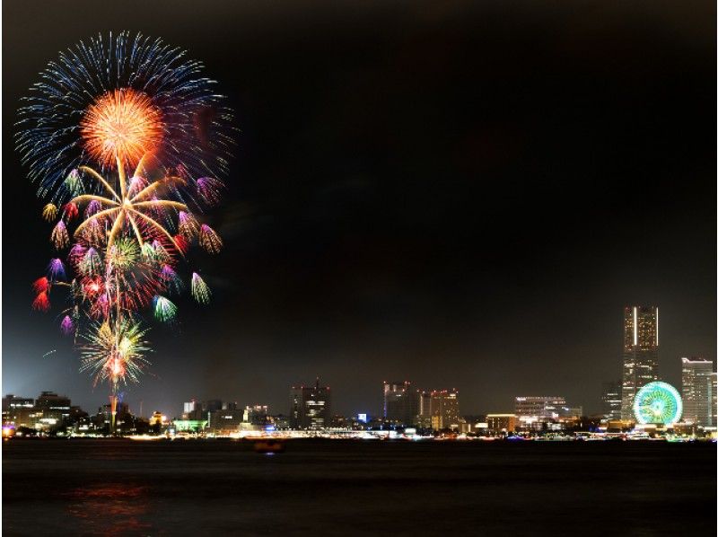 8/2【横浜・山下公園発着】夜空を彩る20,000発!花火&夜景観覧シーバスクルーズ【14387】