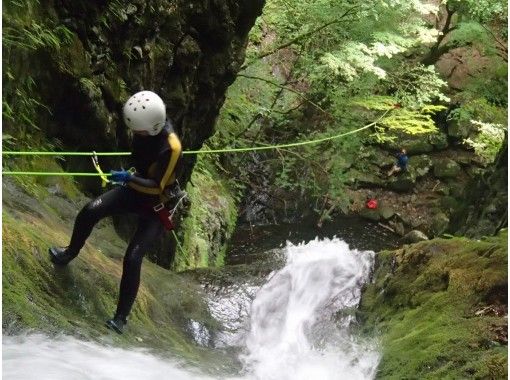 [Okutama, Tokyo] The closest to the city center! Full-scale canyoning, half a dayの画像