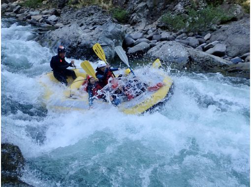 ◇Free photo gift♪ Midsummer rafting tour with beautiful facilities and the best gear!!の画像