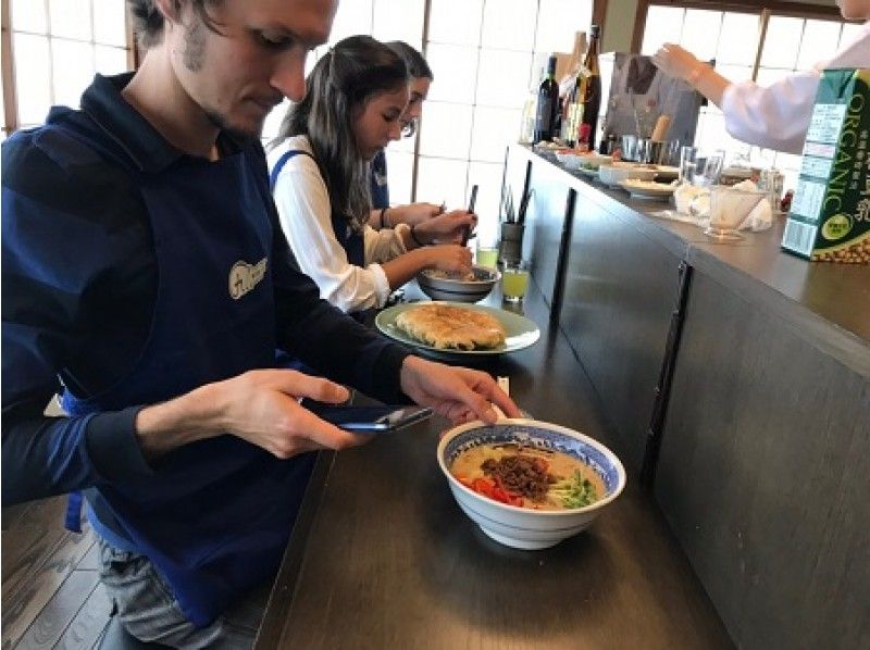 【東京・台東区】注目を集めるビーガンでヘルシーなラーメン & 餃子づくり体験の紹介画像