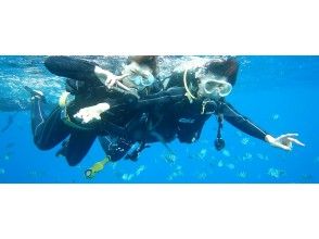 [沖縄·恩納村] 12歲 - 好！乘船很容易♪藍洞體驗深潛