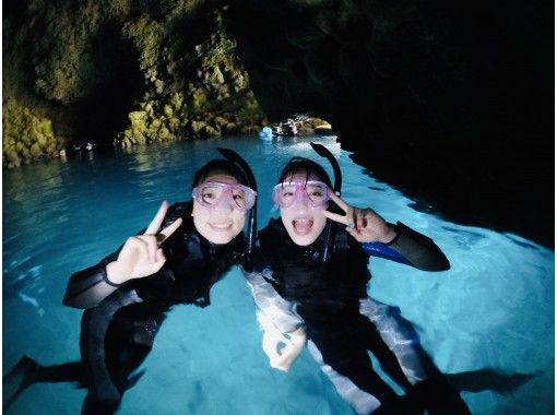 【沖縄・恩納村】おすすめセットコース！！青の洞窟シュノーケル＆ニモとサンゴの体験ダイビング♪の画像