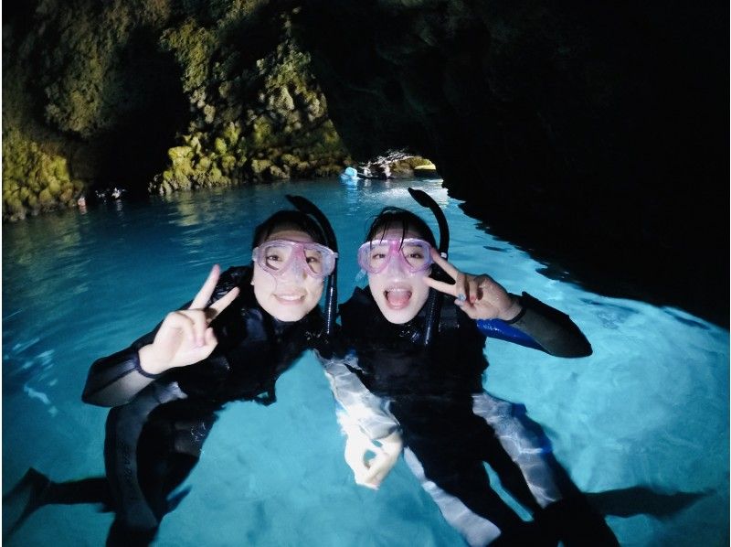 [Okinawa ・ Onna village] Recommended set course! ! Blue cave snorkel & nemo and coral experience Diving ♪の紹介画像