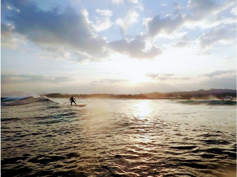 [Okinawa ・ Yomidani] Once you taste the sensation of riding on the waves, you become jealous! ! SUP surfing courseの紹介画像