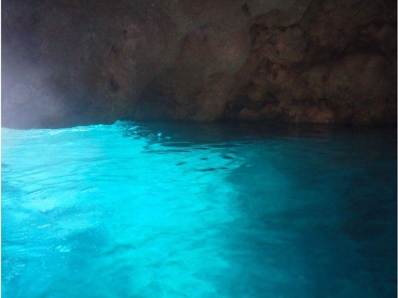 [Okinawa/Yomitan] [Limited to 1 group! Old private house rental plan] This is a classic! Blue Cave Snorkel Course <Photo Data> Free gift bonus includedの紹介画像
