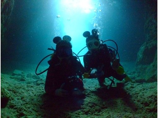 [Onna Village Blue Cave] Dive with a reliable veteran instructor! Experience diving tourの画像