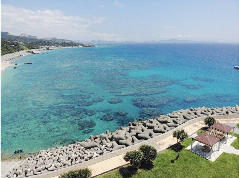 ドローン撮影体験　沖縄のきれいなビーチで思い出を残しましょう