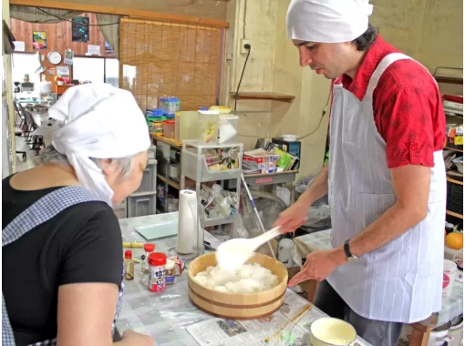 Hachijojima Island Sushi Making with Friendly Hostの画像