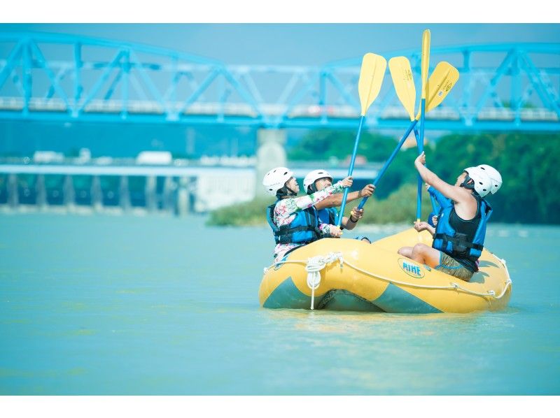 【岐阜木曽川/写真付】ボート1艇を貸し切って、家族や仲間の力で川下りに挑戦!「ラフトクルージング」